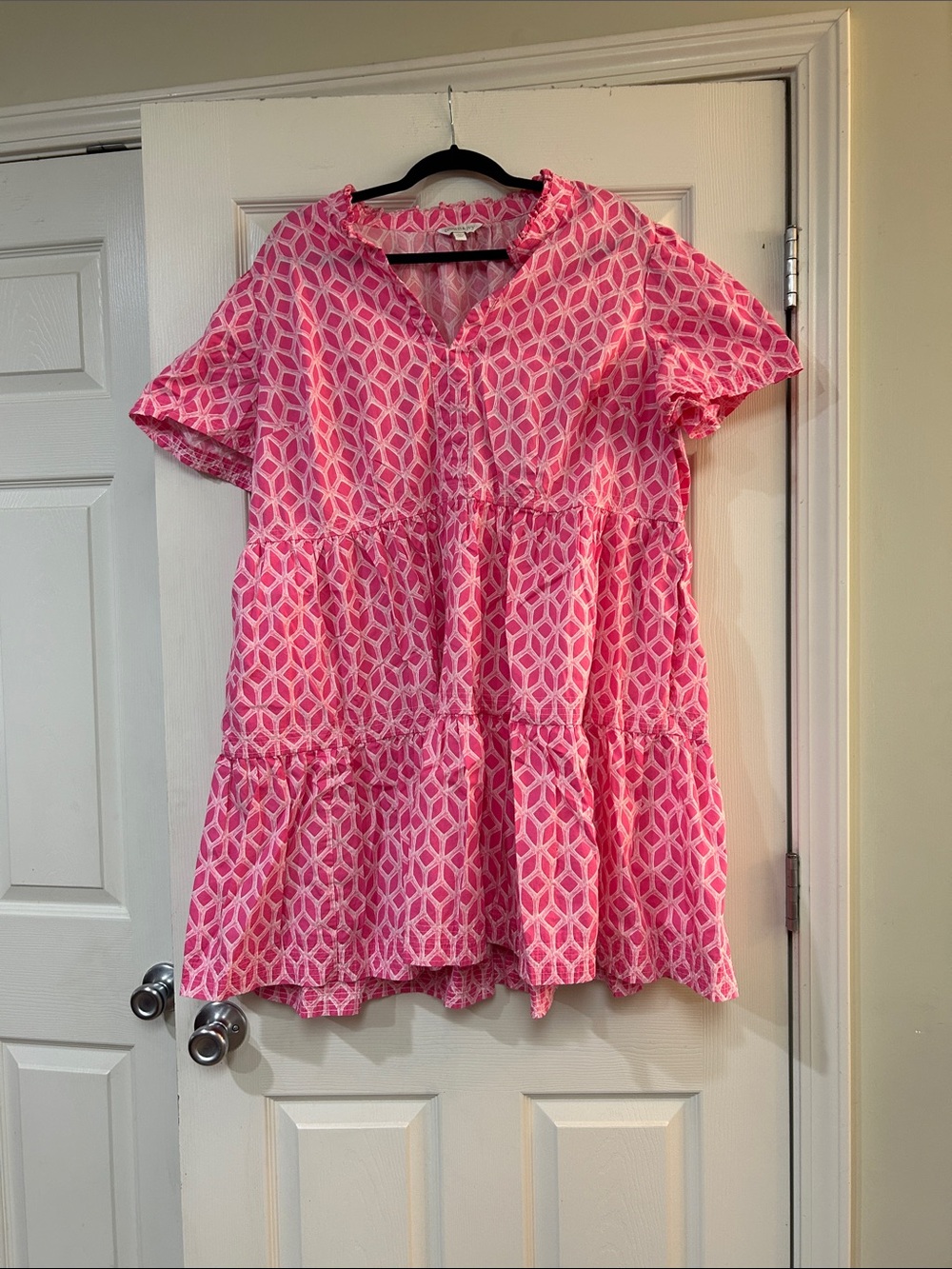 crown & ivy Pink Geometric Tiered Short-Sleeve Tunic dress